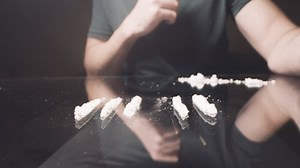 Cocaine Junkie Snorting Line Coke Crushed 库存影片视频（100% 免版税）1066121554 | Shutterstock