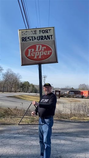 We recently enjoyed lunch at a very special locally owned and family operated Diner that is a local favorite and can be yours too. And voted Best Burger in Manchester for 2025. Welcome to Stone Fort Restaurant in Manchester, TN. at Hwy 41, 1500 Murfreesboro Hwy. open Mon-Fri 5a-3p, Sat 6a-2p, closed on Sundays. Breakfast is served till close, the menu has something to satisfy any appetite, and the meat & 3 on the board is full of choices. These Guarantee you won’t leave hungry. It is centrally l