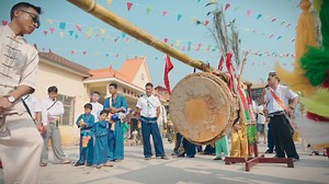 The annual water-splashing festival is celebrated by people of ethnic minority groups in southwest China's Yunnan Province. People splash water on one another during the festival, wishing happiness and good fortune. Watch the video and immerse yourself in a real feast! #watersplash #ethnic #festival #wish #fortune #feast #celebration #happiness #custom #dance #sing #culture #tradition #China #yunnan | Young China
