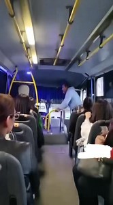 1.3M views · 25K reactions | #Video: Pasajeros confrontan a un operador de transporte público en #Toluca por ir a alta velocidad. Esto ocurrió en la ruta de Paseo Colón, a bordo de un camión de la línea AUT. En el video se observa a uno de los usuarios levantarse de su asiento y reclamarle al chofer. Aquí las imágenes.  | FR Informante | Facebook