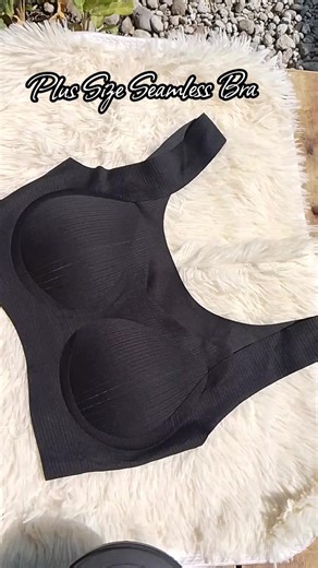 Plus Size Seamless Bra: Comfy & Flattering