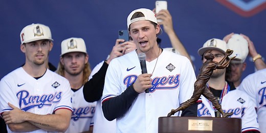 Seager reflects on World Series parade, provides timetable for return