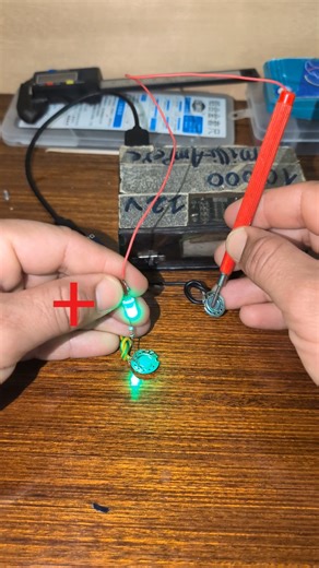 Tester to Identify Positive and Negative Polarity from a Battery or Power Source ⚡🔍 #crafts #craft #crafttips #DIYcrafts #Electronics #VoltageTester #PolarityTest #ToolTips #LifeHack #Technology #Tech #TechDIY #Innovation | 𝗣𝗿𝗼 𝗗𝗜𝗬𝗘𝗥