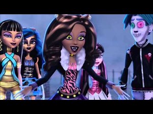 EXCLUSIVE! Monster High ™ Frights, Camera, Action: Meet Draculaura and her ghoulfriends