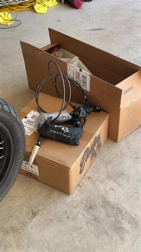 New brakes, subframe, plastics, wrap, titanium, pc, and then it’s power upgrades#fyp #etmrtr #minivarg #looped #pitbike @Dennis @𝐉𝐔𝐋𝐈𝐀 @dev