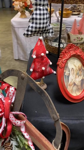 It’s an absolutely beautiful day! Come on out and mark some of items off of your gift list. We are in Dubois, IL for Santa’s Busy Bee Dubois Christmas Market. Today 10-3 | Busy Bee Market