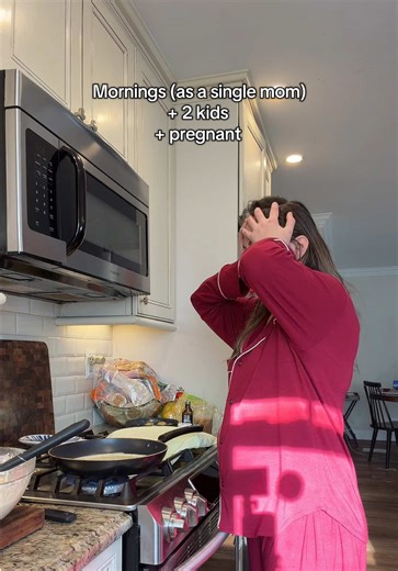 Navigating Mornings as a Pregnant Single Mom