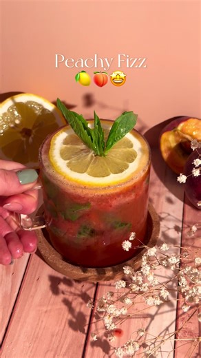 Peachy Fizz 🍋🍑🤩 • peach purée (peach cubes sugar vanilla extract) • basil • lemon juice • white tea peach mango sparkling refresher • lemon slice basil for garnishing 😋 #littledrinks #summerdrinks #peaches #refresher #CapCut