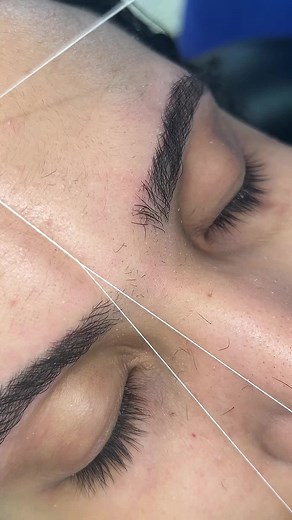 Slow-mo 🐌 #browsbypri #threading #browboss #oddlysatisfying #closeup #browartistsworldwide #browwisperer #browsonfleek #fairybrowmother #precision #brows #beforeafter #asmr #slomo #unibrow