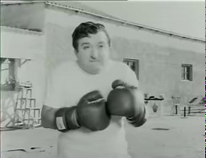 Είναι μαύρο το βράδυ σας; Ο φαλακρός πράκτωρ σας φτιάχνει εγγυημένα τη διάθεση... | Thanasis Veggos / Θανάσης Βέγγος