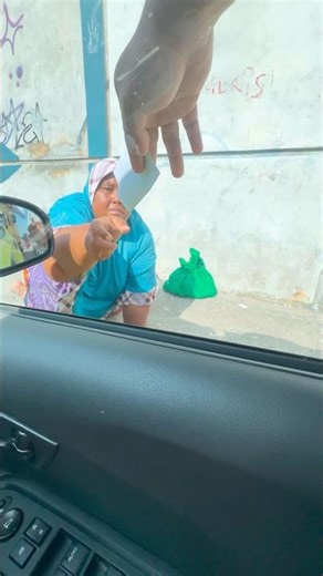 Tears were shed, seeing that the mother couldn't stand up straight, she could only crawl #shorts