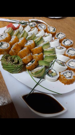 Tenemos Delivery y reparto a domicilio nuestra atención es todos los días. Hablar por Whatsapp 56984688869. #sushilaflorida #sushipeñalolen #sushilovers #comidafavorita #sushidelivery | SushiKoi La Florida