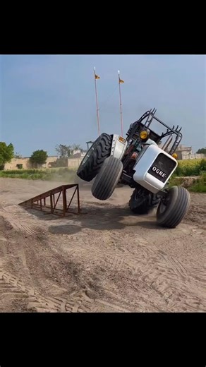 Tractor ki very dangerous stunts video #youtubeshorts #tractor #shortvideos