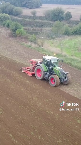 Fendt au semi de Ray-grass#Fendt #TracteurPower #AgriTok #pourtoi#tracteur