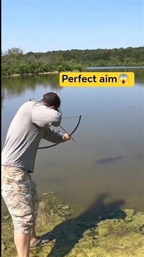 ONE THROW… GIANT FISH EXPLODES OUT OF WATER! 😱🎣#Fishing #BigFish #Catch #Shorts #Viral #Amazing