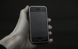 「OUER怀旧」收藏级的iOS 1.0的iPhone一代还能做什么