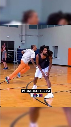 Michael Beasley just casually took out his defender's knee 😭