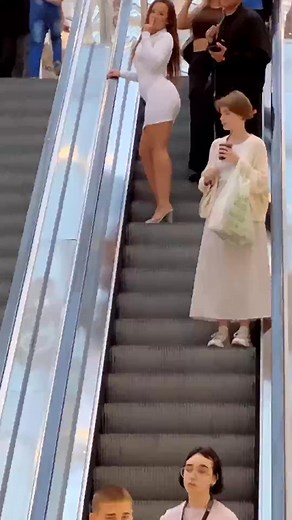 She’s not just a prankster… she’s a vibe! 🔥😜 #PrankAndSlay | La Elvira