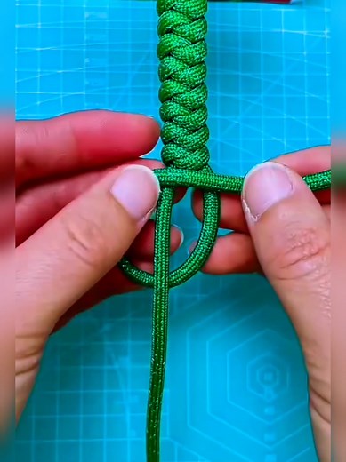 DIY Paracord Craft: Step-by-Step Knotting Tutorial