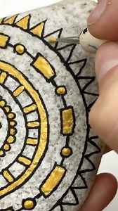 407K views · 4.6K reactions | A mandala hack for beginners! Perfect for stone painting  #rockpainting #paintrocks #paintedrocksofinstagram #rockpaintingideas #stonepainting #mandaladesign #mandalastyle #mandaladoodle #mandalatutorial #mandalastone | Rock Painting 101 | Facebook