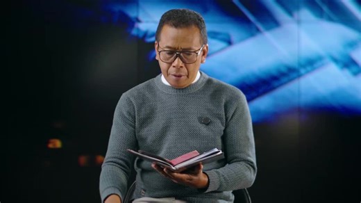 Mivelona amin'ny Teniny Fizarana Alarobia 18 marsa 2026 MIFAMPIVAVAKA Vakio ny Kol. 4:2-4. Inona no fitsipika mahakasika ny vavaka hitanao ao amin'ireo toko sy andininy ireo? Inona no antom-bavaka ataon'i Paoly eto? Anisan'ireo teny manan-danja indrindra azontsika lazaina amin'ny olona iray miatrika toe-java-tsarotra samihafa (na mahakasika ny fianakaviana izany na ny fahasalamana, na vola na ny hafa koa) ny hoe: