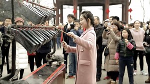 A New Year flash mob performance combined Chinese chime bells and Western musical instruments at Yellow Crane Tower in Wuhan city, central China. Surprised but intrigued by the melody, passersby joined in on the action. #SpringFestival2019 | CGTN