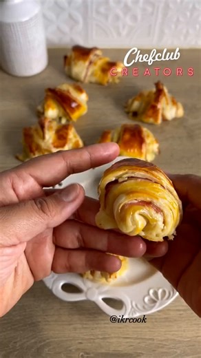 475K views · 608 reactions | Mini croissants feuilletés salés, une recette de notre amie @ikrcook membre du club des créateurs Chefclub - Suivez @ikrcook sur Tiktok et Instagram :) | Chefclub | Facebook