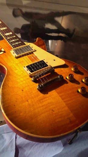Exploring Vintage Guitars of Jimmy Page and Les Paul