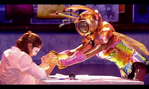 Mask singer 2025 - Le Scarabée émeut le jury sur "Bravo, tu as gagné" de Mireille Mathieu