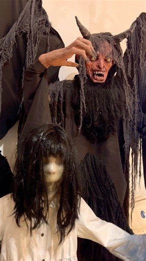 Spirit Halloween, demonic props! Scary Jump scare animatronics in action, Forest Demon!! #shorts