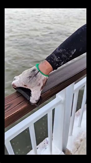 Real Engineerings | Engineering & Technology & Gadgets & DIY on Instagram: "Masterful Illusions: Creating Wood from Metal! 🎨🪵 ​Watch how a skilled artisan transforms a plain metal railing into a realistic wooden beam using a technique known as "faux bois" or wood graining! It’s not magic, it’s a specialized painting technique that combines durability with aesthetics. ​The Art of the Grain ​This satisfying process involves a specific tool and steady hand: ​The Setup: A base coat (usually a ligh