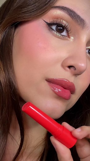 Plumping Gloss Stick by @maccosmetics in shades ‘Heat Sensor’ ❤️ & ‘Lower Cut’ 🤎 #maquillaje #maclipplumpinggloss #maccosmetics #beautyreview #glossylips #glossybalm