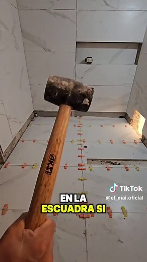 Como pegar azulejo? Remodelando un baño #remodelacion #construction #elmai #aprendeentiktok #foryoupage