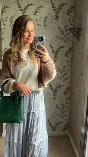 Week in the life mom of 2 💕 Getting into more indoor crafts and activities with colder weather, but also got to make a fire outside and enjoy some gooey s’mores! Excited for all the holiday decorations out and about and starting to plan a fun holiday episode! New pottery episode out is out now where we went to The Pottery Room and painted our own clay gifts and made a very special gift for Cotton! How was your week? 🍂 | Lily b Coco - Silly Miss Lily From Paisley's Corner