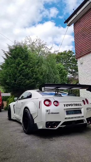 Customized Nissan GTR Nismo Liberty Walk Skyline R27 | Drag & Turbo