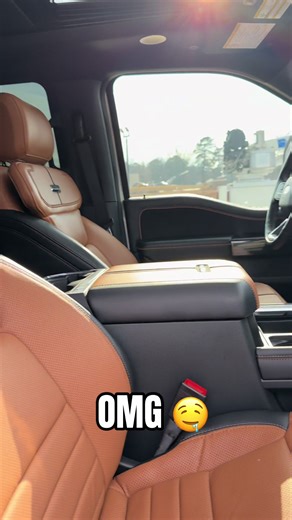 Descubre el impresionante interior del Ford 450 Dually