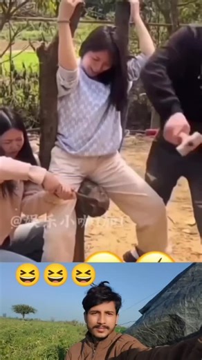 Mr. Raj Kumar on Instagram: "♡ 1M ❍2M ⎙3M ⌲4M (50M view ˡᶦᵏᵉ ᶜᵒᵐᵐᵉⁿᵗ ˢᵃᵛᵉ ˢʰᵃʳᵉ➪𝐋𝐢𝐤𝐞 ♡︎ 𝐚𝐧𝐝 ♡︎➪𝐒𝐭𝐨𝐫𝐲 日本利用压电瓷砖将脚步转化为电能。这些瓷砖捕捉来自你脚步的动能。当你行走时,你的重量和动作会对瓷砖产生压力。瓷砖会轻微弯曲,从而产生机械应力。瓷砖内部的压电材料将这种应力转化为电能。每一步都会产生少量电荷,而数百万步结合在一起就能产生足够的电力来驱动 LED灯、数字显示屏和传感器。在像涩谷车站这样繁忙的地方,每天大约有240万个脚步为这一系统作出贡献.这些电能可以被储存或立即使用,从而减少对传统电力来源的依赖,并支持可持续的城市基础设施。这种方法将日常运动转化为实用的可再生能源#日本#知识 #事实 #你知道吗 #推荐科技创新历史 技术实验 热门"