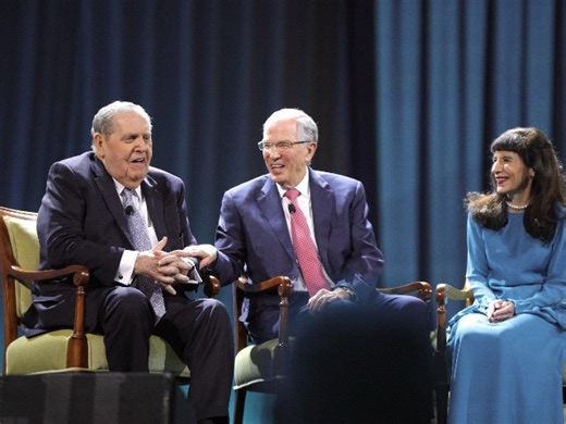 At RootsTech, Apostles Focus on Temple Growth and Covenants