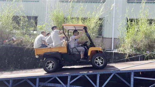 4x4 Electric UTV Utility Vehicle for Off-Road and Farm Transport