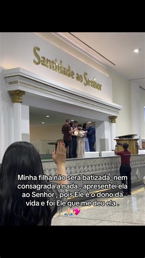 Apresentação de Luna ao Senhor: Consagração na Igreja