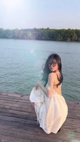 JENNY妮妮 on Instagram: "海的女儿总是被引导去河流 #fypage #skirt #white"
