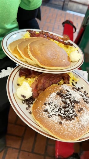 Every corner in Gatlinburg has a pancake house… meanwhile Branson’s over here making us hunt for breakfast. 😂 If you’re ever in Pigeon Forge or Gatlinburg, you have to stop at Log Cabin Pancake House. 🥞 | Satirah Loves Branson