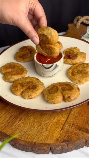 Priyanka K | Little Heart Samosa ❤️🥟 Golden crunch + chatpata stuffing = total happiness 😋🔥 Follow for more tasty ideas & save it for later ✨☕️... | Instagram