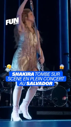 Plus de peur que de mal pour Shakira ! 😱 Lors de son concert au Salvador le 8 Février dernier, la chanteuse a fait une chute sur scène, avant de continuer son show. | Fun Radio