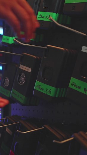 Did you know you can film your race for FREE at Hyper Karting? Our Quad Lock cases are available for all guests to use — simply swap your case for ours at our Front Desk before your race! This video explains how to properly attach your phone to your kart. Ask our friendly staff for further assistance! #kart #karting #gokart #entertainment #quadlock #quadlockcase #tutorial #fyp #foryou #foryourpage