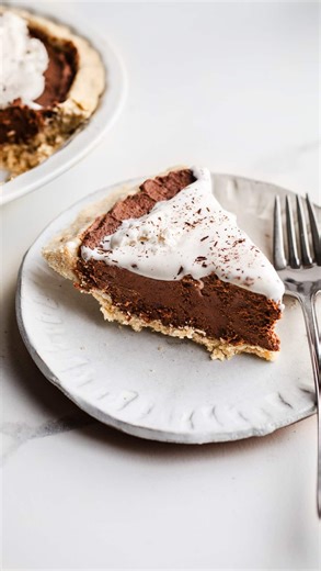 This Gluten-Free French Silk Pie is everything you could want from a chocolate dessert! The creamy, no-cook filling is so easy to make with whipped coconut cream folded into melted dark chocolate, naturally sweetened with a touch of maple syrup.💗You can make things even easier by using a pre-made pie crust from the store or make your own for a fully, made-from-scratch pie. Gluten-free and vegan. 😋Like and comment “recipe please” and I’ll send you the full recipe link! ✨Make Sure To Follow @sal