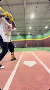 Tip to improve your bat speed exit velo speed and power, get this heavy bat on the tater page and it also helps you hit rubber and it doesn’t break, in the video you can see three ways to hold it @taterbaseball @j__vargas21 @f.vargas21 🙏#player #baseball #baseball⚾️ #baseballlife #love #lover #batting #hitting #hits #foryou #fyp #viral #instagram #instagood #instadaily #reelsinstagram #reels #life #god #godblessyou #soto #shuffle #sport #sports #gamer #beisbol #instalike #mlb #lasmayores | Yilb