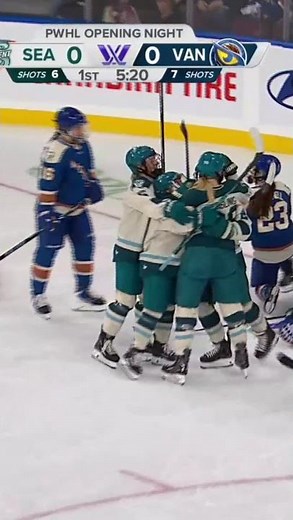 BACK-TO-BACK 🚨🚨 Julia Gosling scores the first TWO goals in Seattle Torrent history!