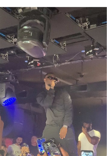 En showcase au Marina en 2024 Dadju interprète C’est pas bon #showcase #dadju #fyp #pourtoi #hit