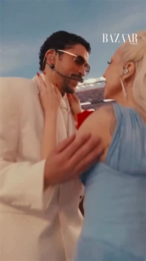 哈潑時尚 Harper's BAZAAR Taiwan on Instagram: "這是什麼夢幻組合！ 剛拿下葛萊美大獎的壞痞兔（Bad Bunny）今日登上超級盃，用家鄉波多黎各的各種元素把球場變成家鄉，更找來 Karol G、Cardi B、Pedro Pascal等人一起來了場「拉丁派對」！ 而最讓人驚喜的，莫過於 Lady Gaga 的現身。兩人同台演唱拉丁版本的〈Die With a Smile〉，強烈的情感、濃烈的節奏，讓全場氣氛瞬間嗨到最高點！ Video via @nfl #superbowl #badbunny #ladygaga"